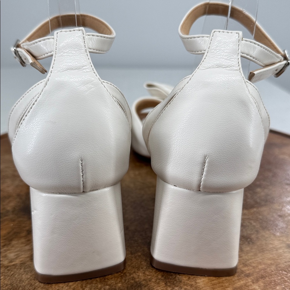 Journee Sandals Wm 10 Wide Zevi White Bow Faux Leather Block Heel Wedding Prom - Picture 3 of 11